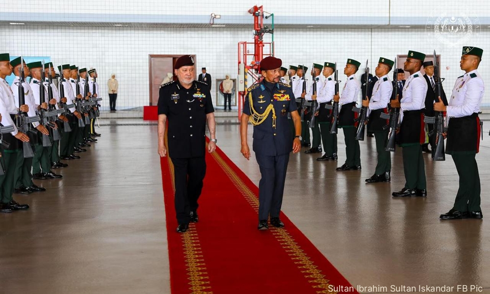 Sultan Brunei berangkat pertabalan Agong, serlah hubungan akrab dengan Malaysia