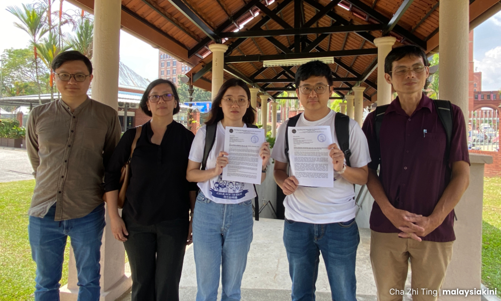 Teoh Beng Hock group lodges report with Police Conduct Commission