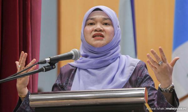 Fadhlina slams those politicising T'ganu students squabble Education minister also denies she's related to one of the children's mothers. Bernama a few seconds ago