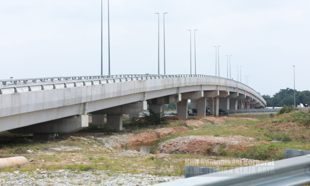 西海岸大道首区路段，国庆免过路费一个月