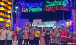 Mid-Autumn Festival 'reunites' DAP, MCA on Mahkota campaign trail