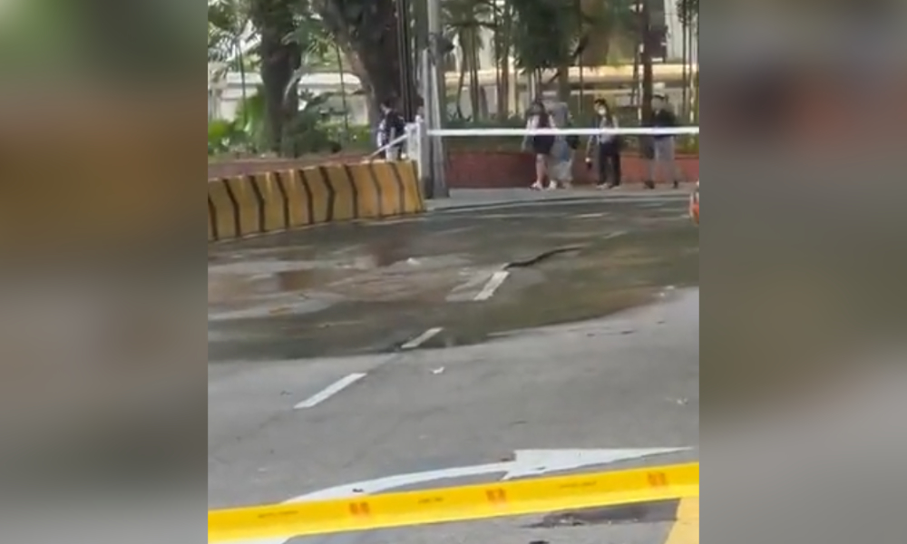 Mendapan di Jalan Sultan Ismail sebab paip pecah bawah tanah - Bomba