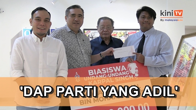 DAP beri biasiswa kepada dua pelajar UiTM