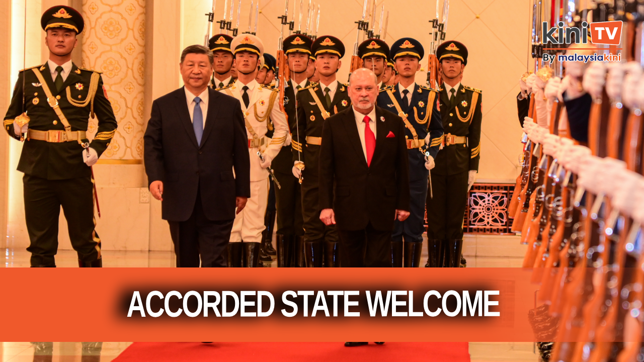 King accorded state welcome in Beijing