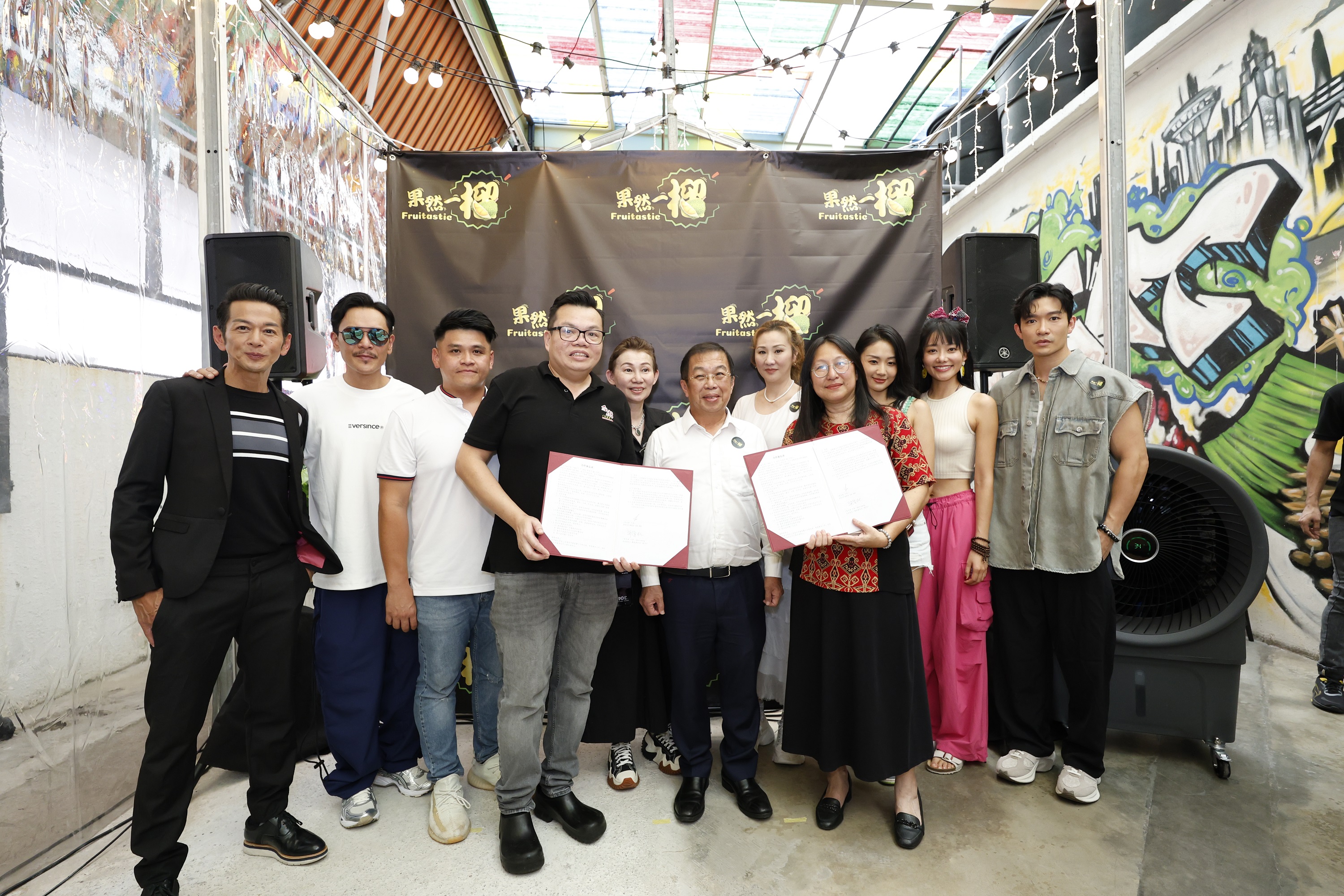 与钟淑慧、吴家乐、李天翔、周志文「果然一榴」享受榴梿下午茶 吴家乐周志文首推猫山王
