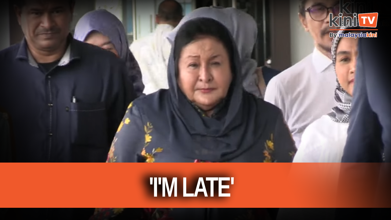 1MDB case: Rosmah arrives at court to show support for Najib, greets supporters