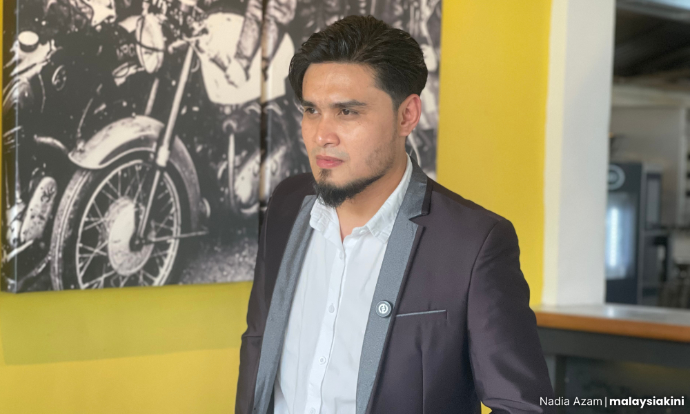 Shahir akur mendaki dari bawah semula