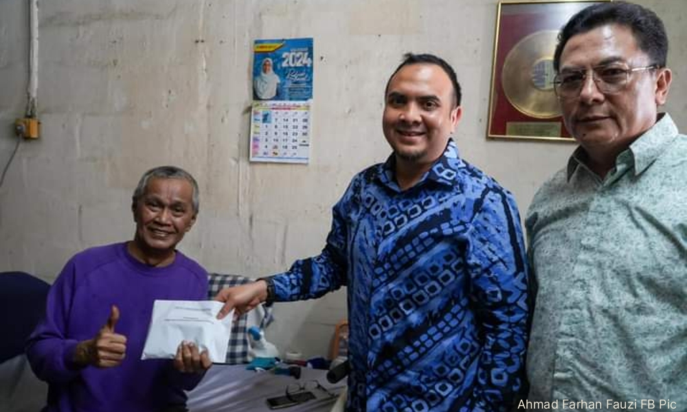 Isma Alif terima sumbangan perdana menteri