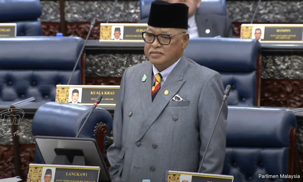 Langkawi MP says 'sial' in august house, backbenchers miffed