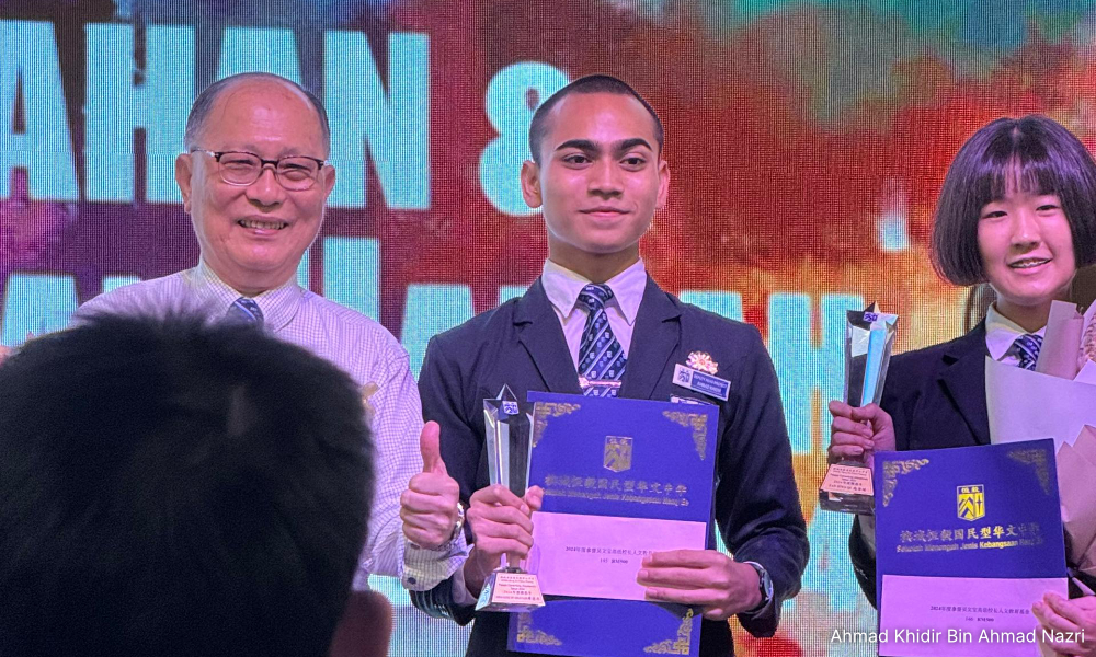 Pelajar Melayu dianugerah tokoh pelajar cemerlang di sekolah Cina