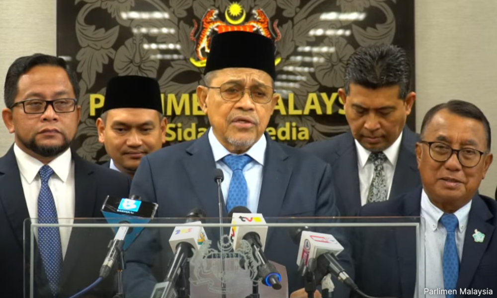 Shahidan: Govt risks 'E grade' if people had say in midterm evaluation