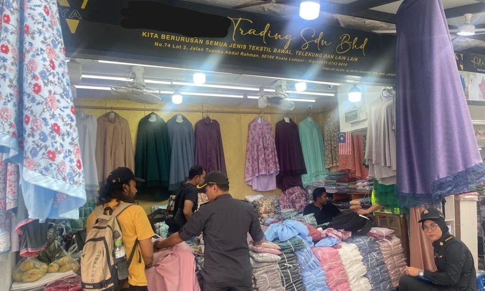 Warga asing 'dokumen tak teratur' kaut untung jual telekung tiruan