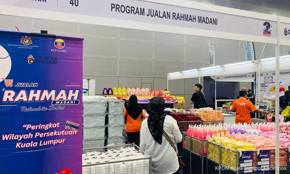 City folk enjoy great deals at Rahmah Madani sale