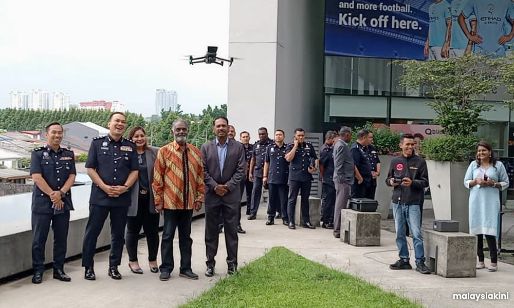 Polis Petaling Jaya terima sumbangan dron berharga RM60,000