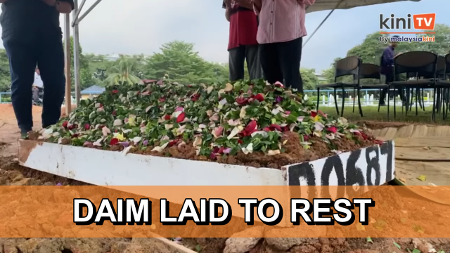 Daim Zainuddin laid to rest at Bukit Kiara Muslim Cemetery