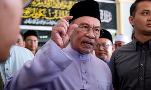 Sambut Aidilfitri sederhana, peka nasib golongan menderita - Anwar