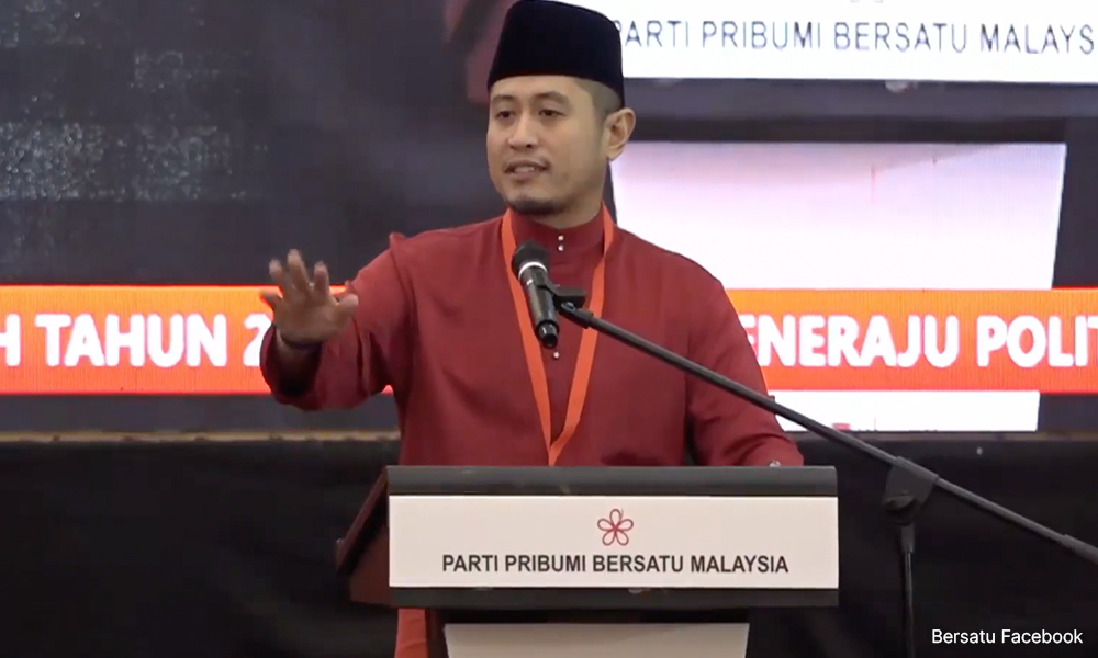 'Musuh Bersatu takut tengok gambar Muhyiddin diapit Hamzah, Azmin'