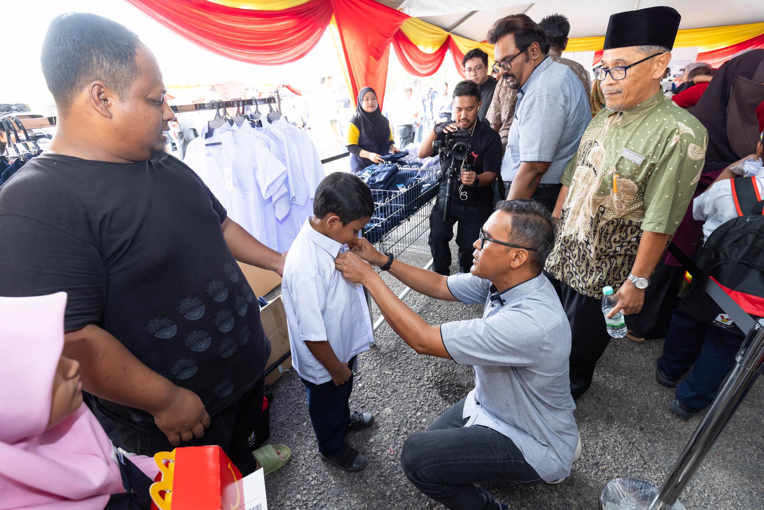 RMHC Malaysia Sumbang 10,000 Pek Kembali ke Sekolah untuk Kanak-Kanak Kurang Berkemampuan