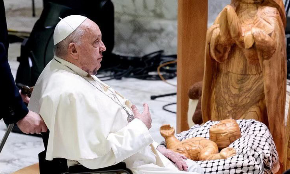 Bayi Jesus atas selendang Palestin, Paus Francis hantar mesej damai