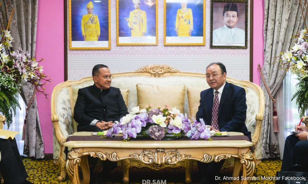 T'ganu MB hosts Chinese envoy, receives donation for flood victims