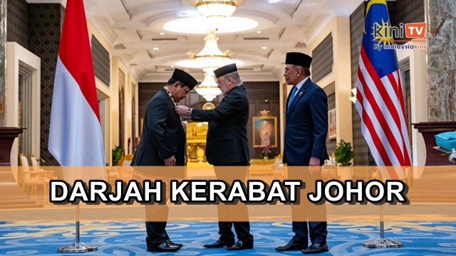 Agong kurnia Darjah Kerabat Johor kepada Presiden Indonesia Prabowo