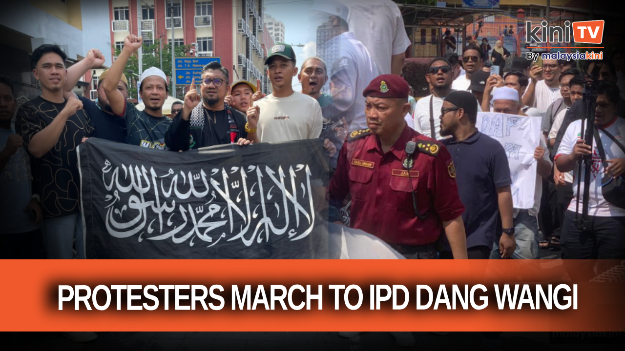 Protesters march to Dang Wangi police station to lodge report