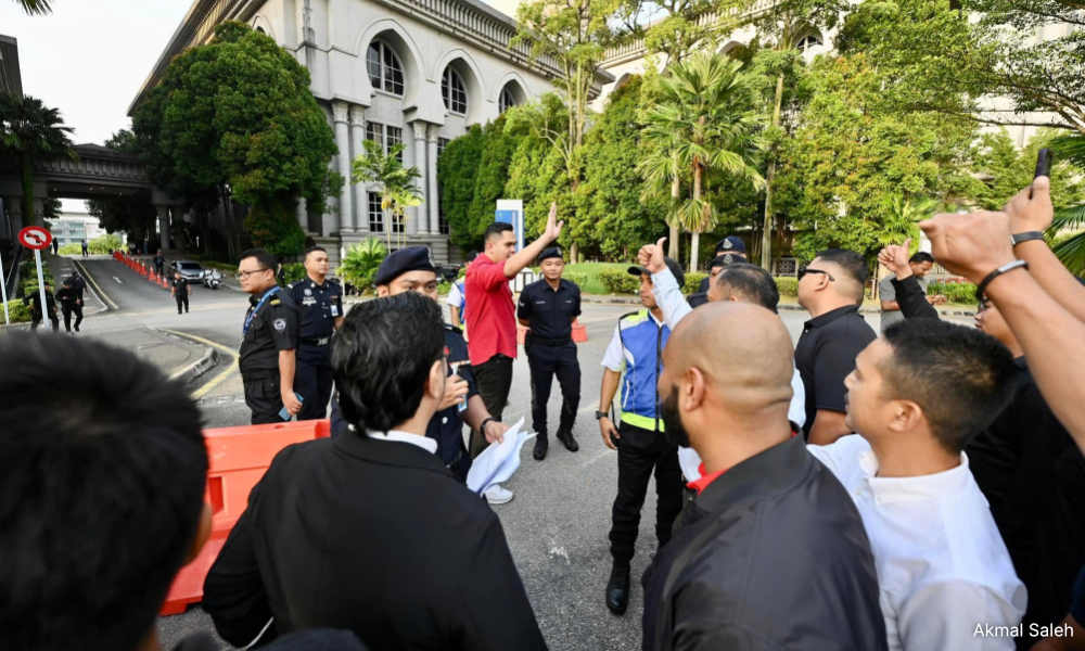 Himpunan solidariti Najib: Anak jantan hadir, kata Akmal Saleh