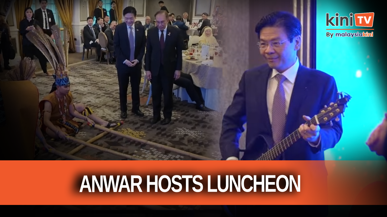 Singapore PM plays guitar, Anwar tries out bamboo dance