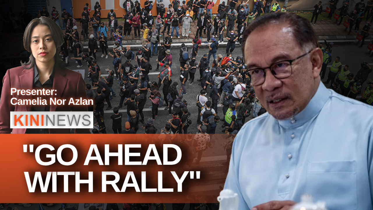 #KiniNews: PM says "Go ahead" with rally; Muhyiddin deposits RM1.35m to Guan Eng