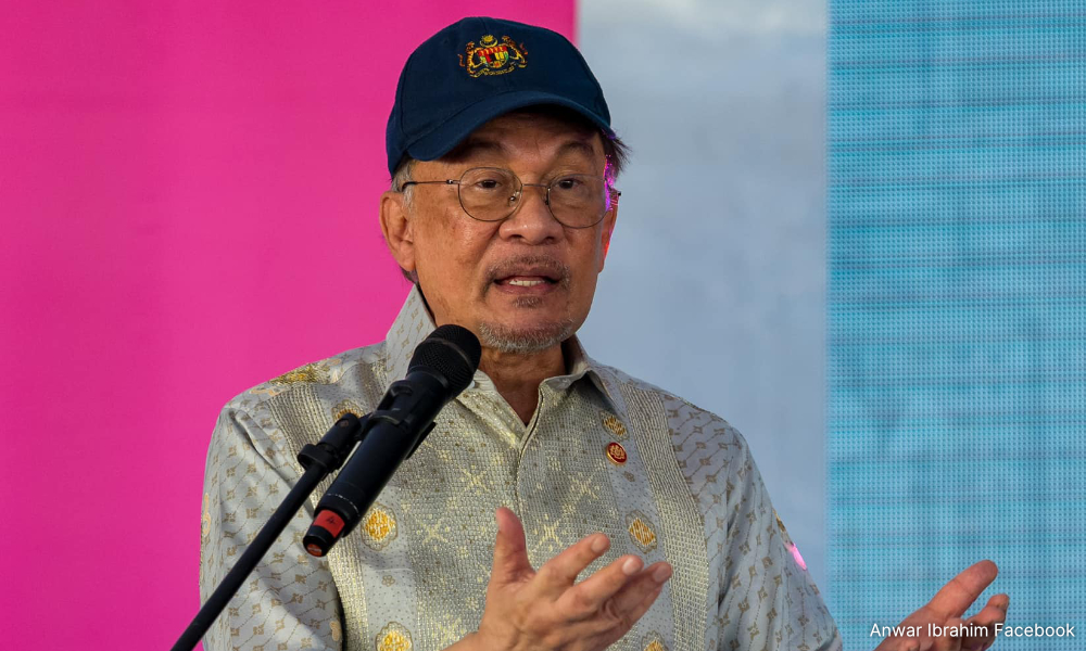 Anwar denies blocking foreign leaders from meeting Dr M