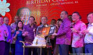 Kit Siang's birthday dinner: Night of celebration, subtle undercurrents