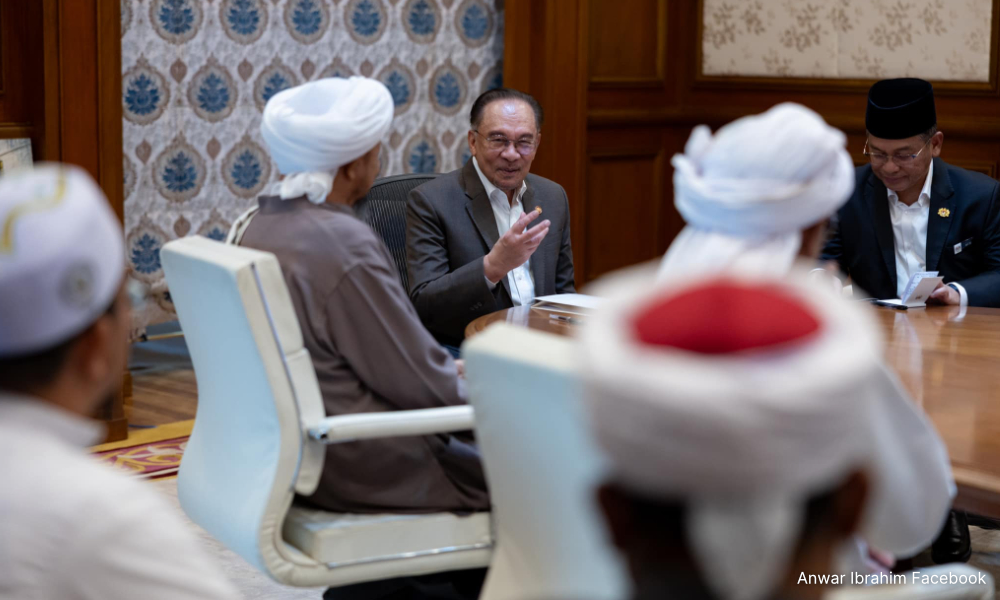 PM meets Kelantan religious teachers for talks on unity, ending hatred