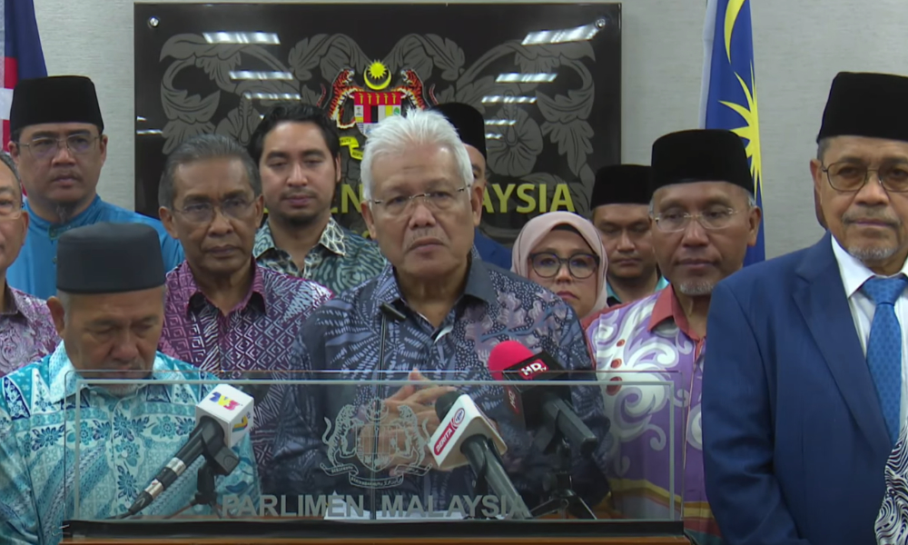 Govt 'lucky' to pass Constitution amendments - Hamzah