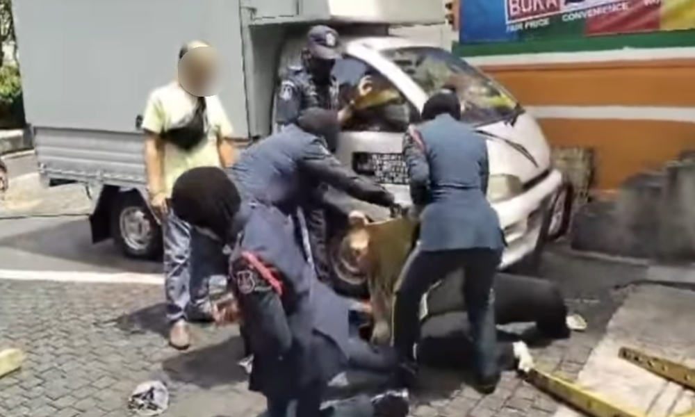 DBKL officers injured in altercation with unlicensed hawkers