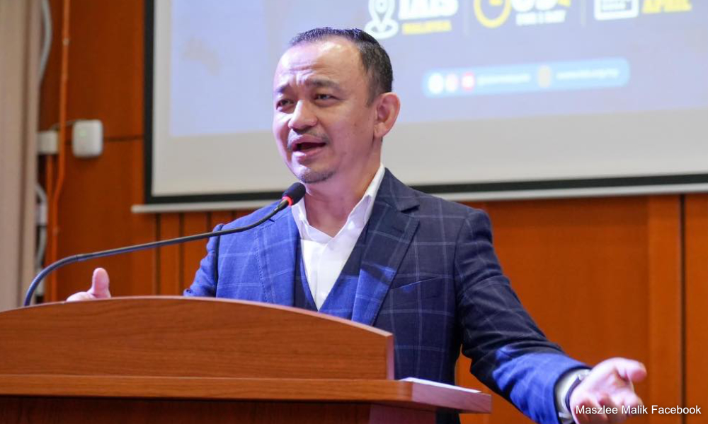 Maszlee slams 'embarrassing' flag gaffe, urges top MOE officials to resign