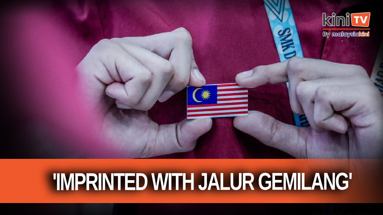 'Introduce school uniforms that are imprinted with Jalur Gemilang'