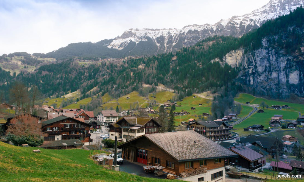 Swiss valley to prepare for evacuation after glacier collapse