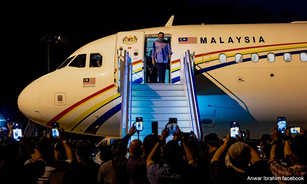 Anwar in Kota Kinabalu for working visit