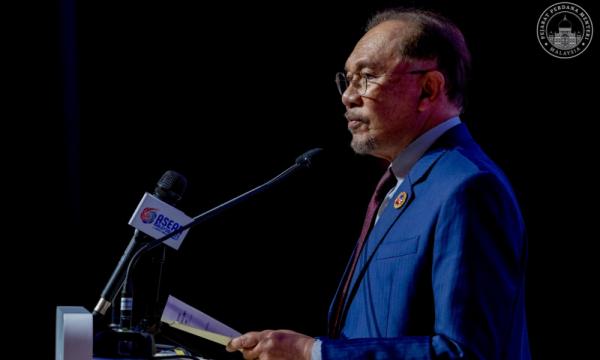 拉菲兹（Rafizi），尼克·纳兹米（Nik Nazmi）休假时没有内阁改组