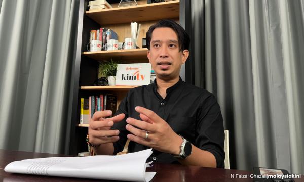 亚当说，努尔·伊扎（Nurul Izzah