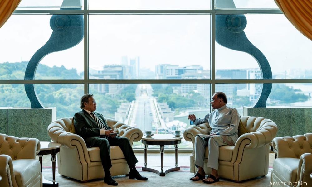 Putrajaya, S'wak sign joint declaration on Petronas, Petros