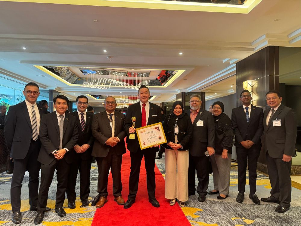 KPJ Healthcare’s President & Managing Director Receives ASEAN Outstanding CEO Leadership Award