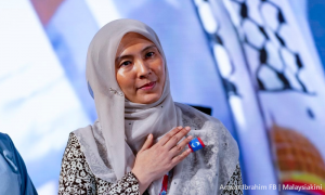 Nurul Izzah to vacate PKR post? Sec-gen says 'absolutely untrue'