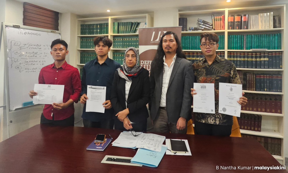 Tiga pelajar cemerlang rayu menteri selesai isu kewarganegaraan