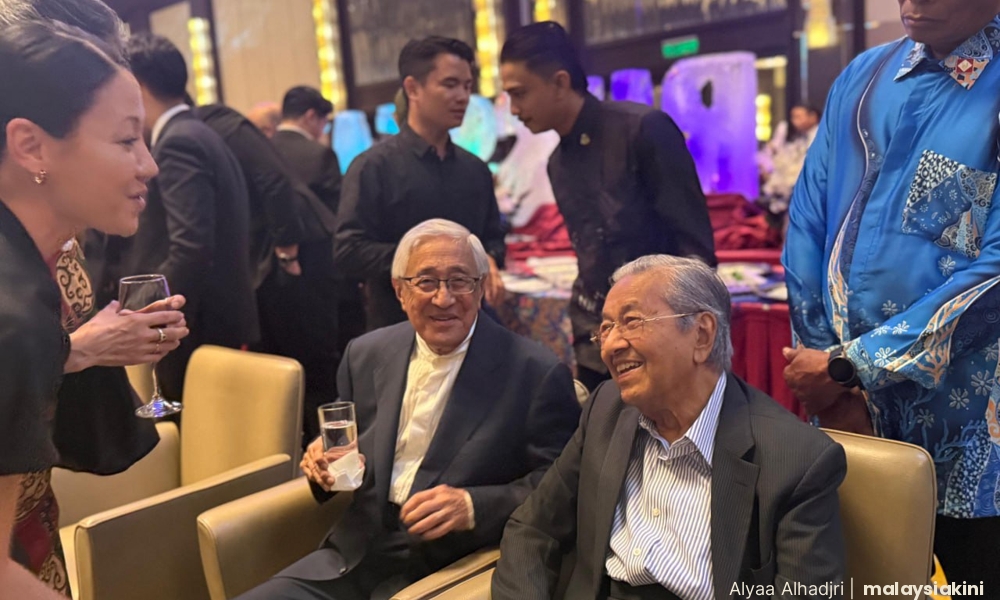 ‘Saya bukan PM lagi, tapi depa nak ambil gambar juga’