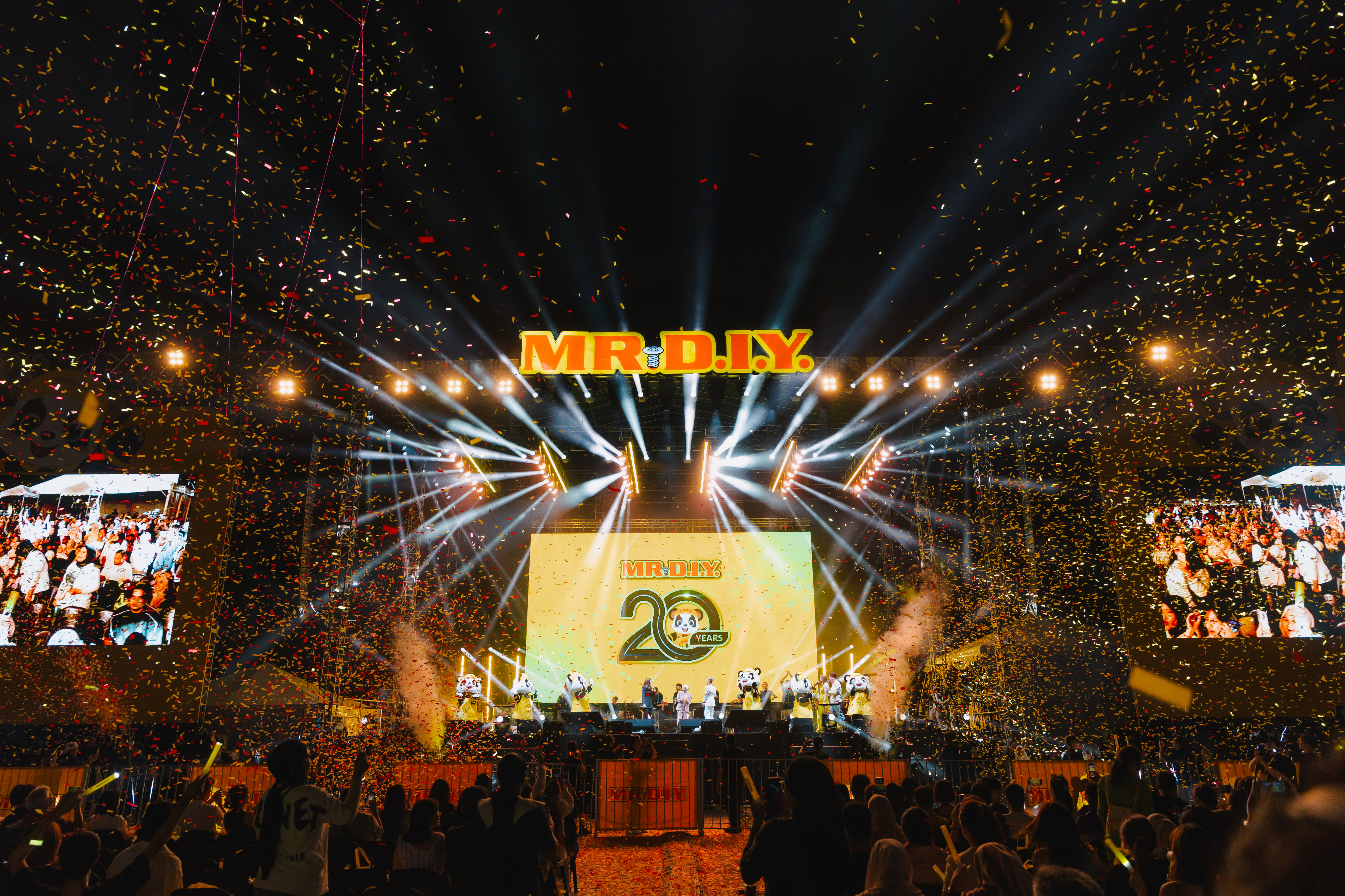 10,000 pengunjung memeriahkan Konsert Ulang Tahun ke-20 MR D.I.Y.