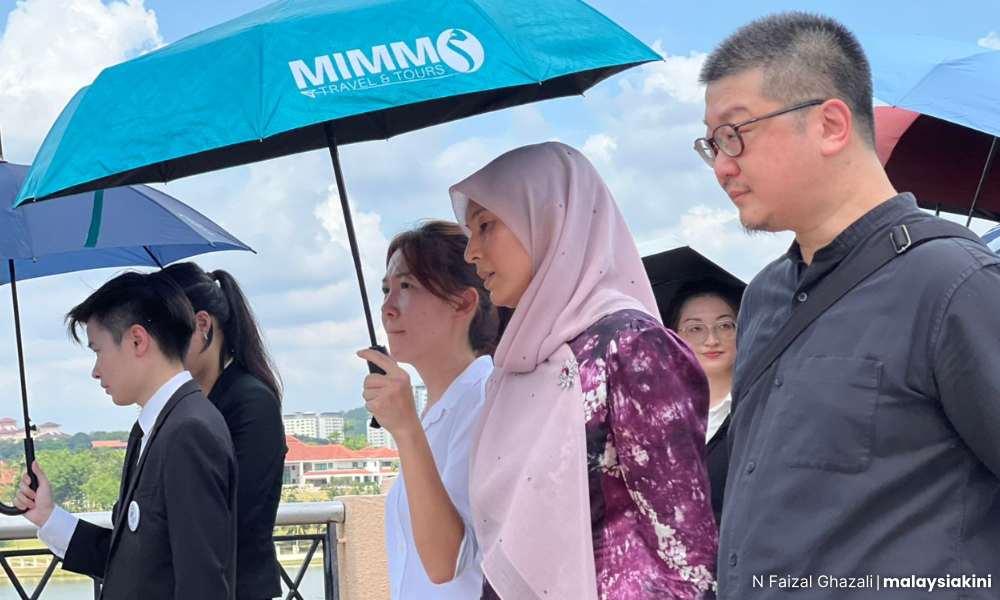Nurul Izzah turut hadir demo peguam