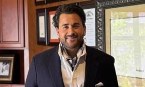 未通过提名程序，网红亚当斯落选美国驻马大使