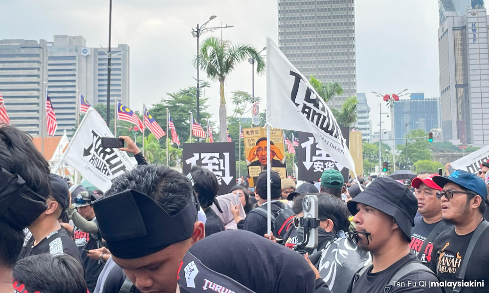 Police receive four reports over 'Turun Anwar' rally