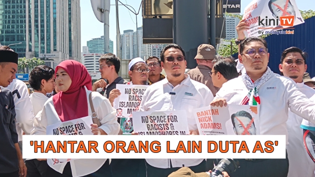 Pemuda PH berdemo: 'Kami dah ramai nama Nik, kami tak perlukan Nick Adams'